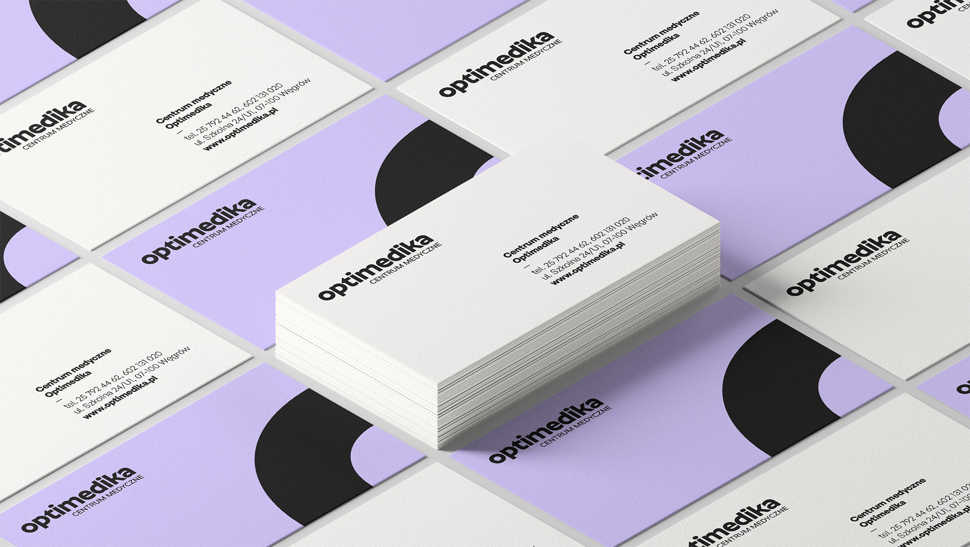 Zdjęcie nośnika citylight reklamującego centrum medyczne Optimedika, logo, brand, branding, designe, projekt graficzny, grafika, logotyp, grafik komputerowy, studio graficzne, identyfikacja wizualna, logo, Węgrów.